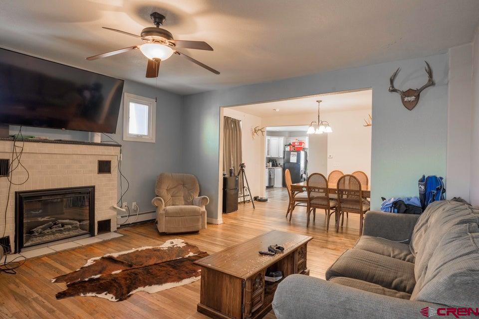 522 E 1st Street Property Photo 5