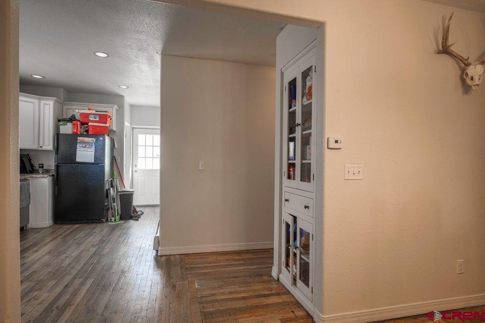 522 E 1st Street Property Photo 8