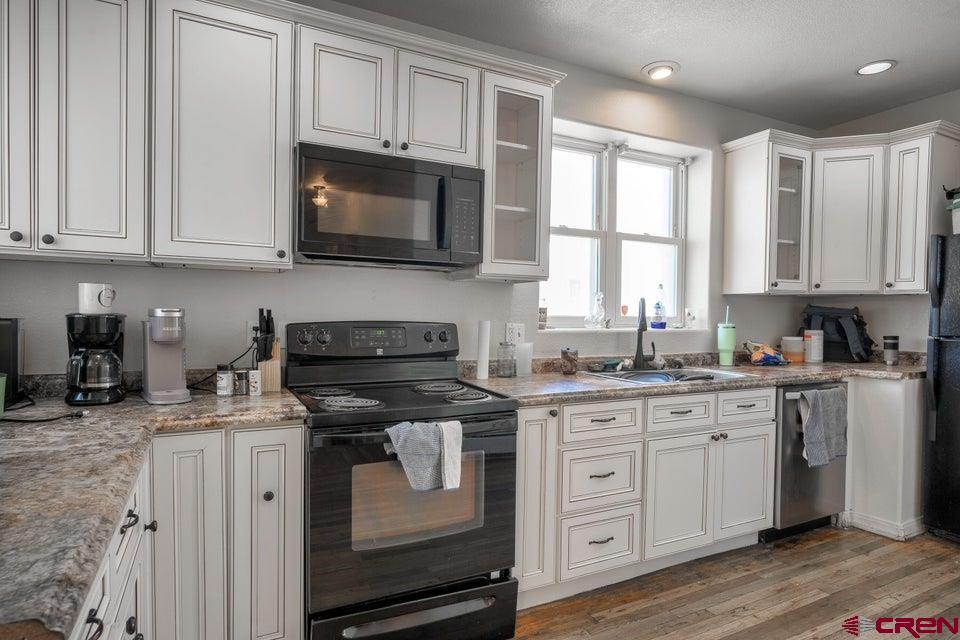 522 E 1st Street Property Photo 10