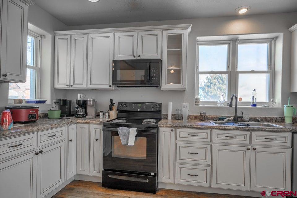 522 E 1st Street Property Photo 11
