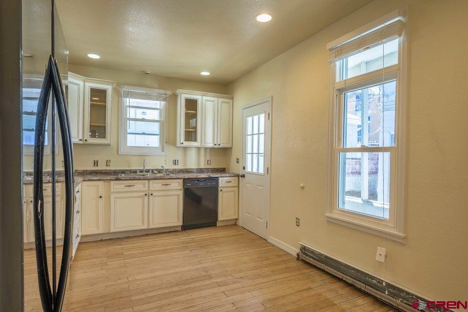 522 E 1st Street Property Photo 25