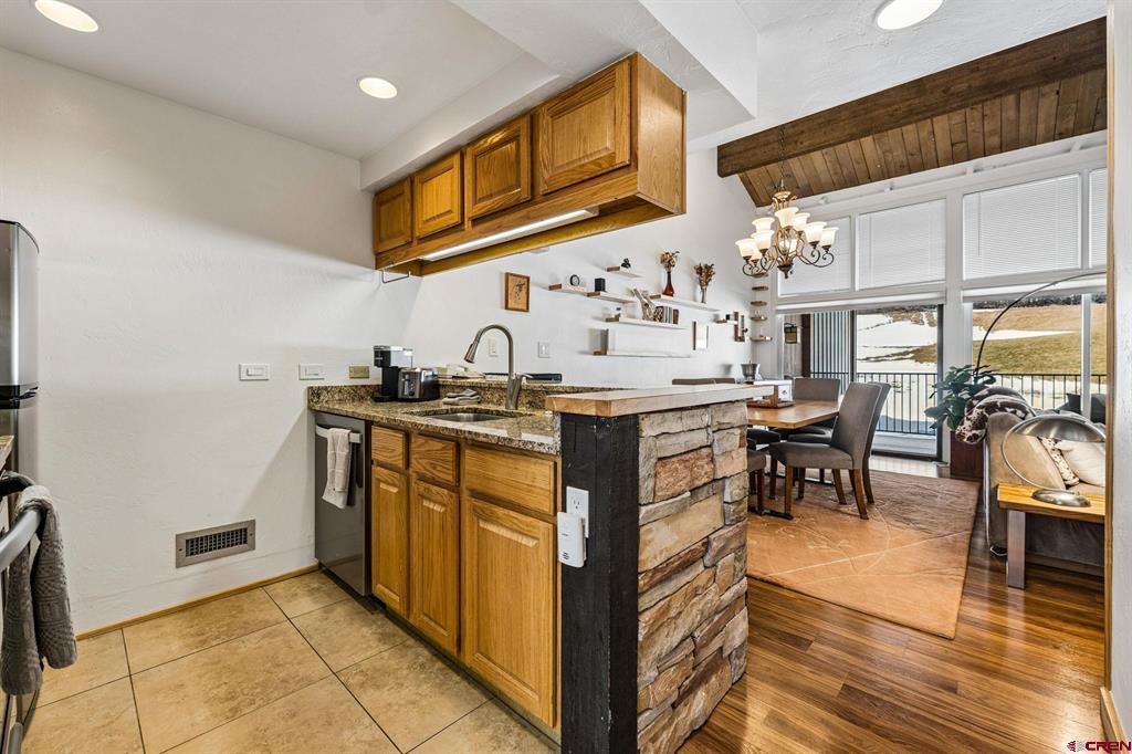 365 S Tamarron Drive Property Photo 9