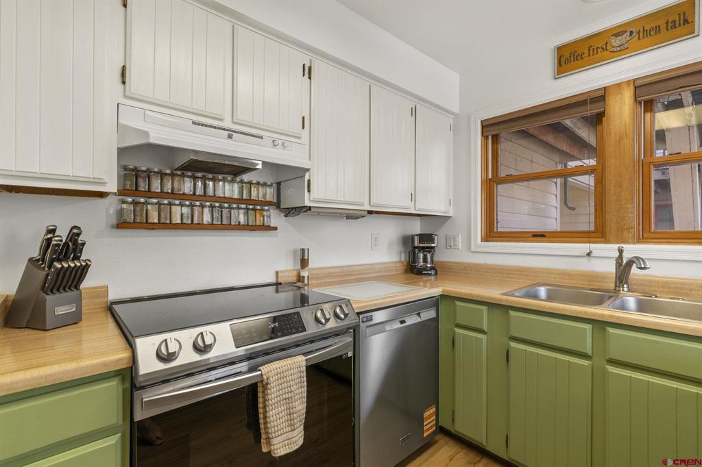6 Ferringway Circle Property Photo 3
