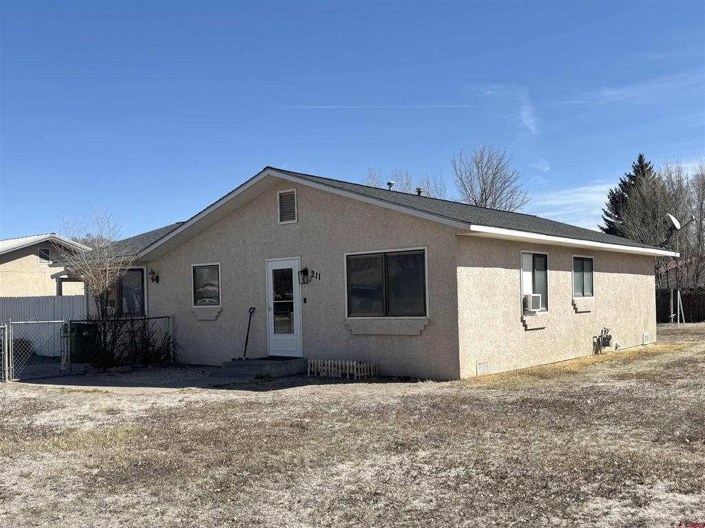 211 Spruce Drive Property Photo 3