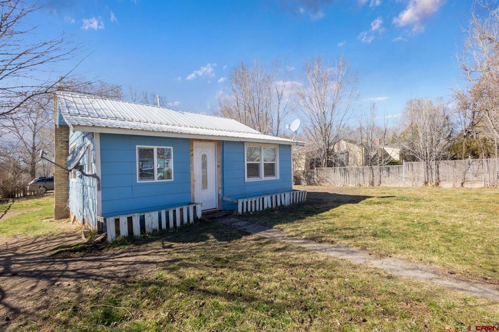 690 Grape St Property Photo 1