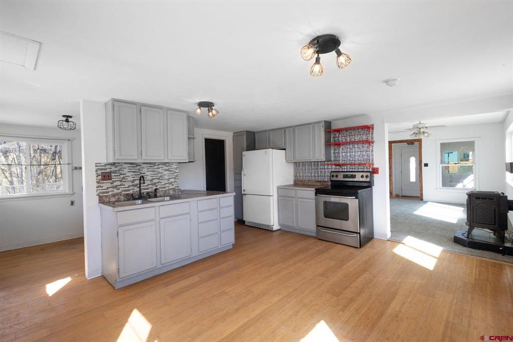 690 Grape St Property Photo 2