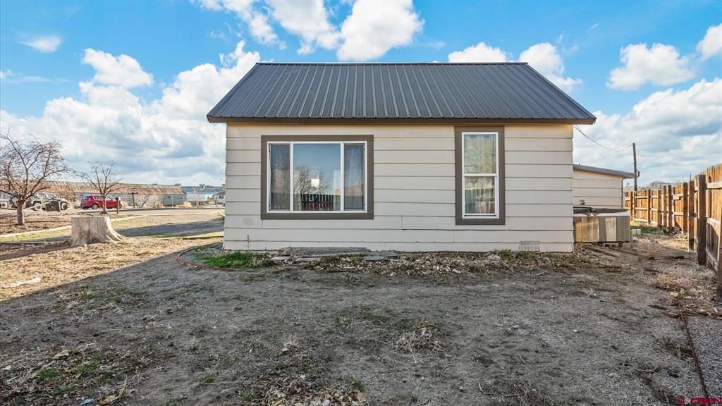 303 Eaton Court Property Photo 15