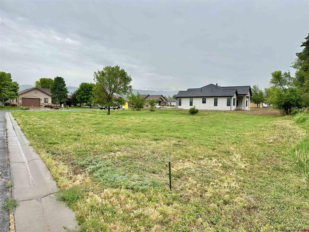 855 Se Pinyon Street Property Photo 1