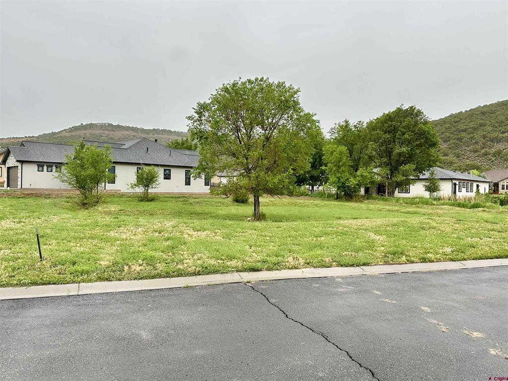 855 Se Pinyon Street Property Photo 3
