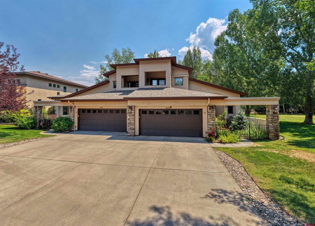 18 Turnberry Drive Property Photo 2