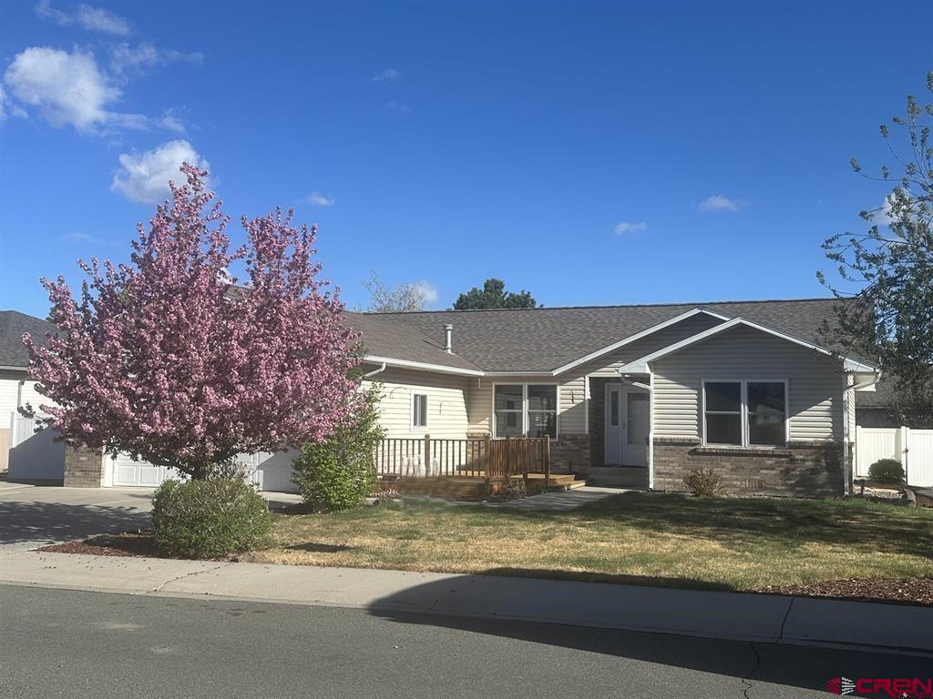 2817 Glen Oak Drive Property Photo 2