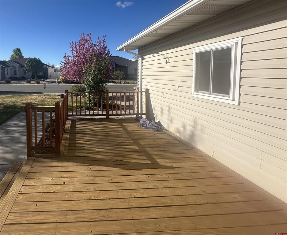 2817 Glen Oak Drive Property Photo 4