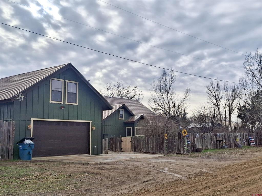 832562 Property Photo 4