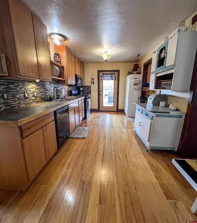 832562 Property Photo 7