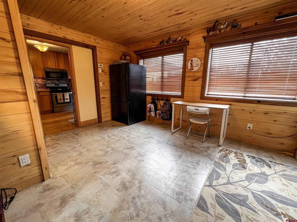 832562 Property Photo 18
