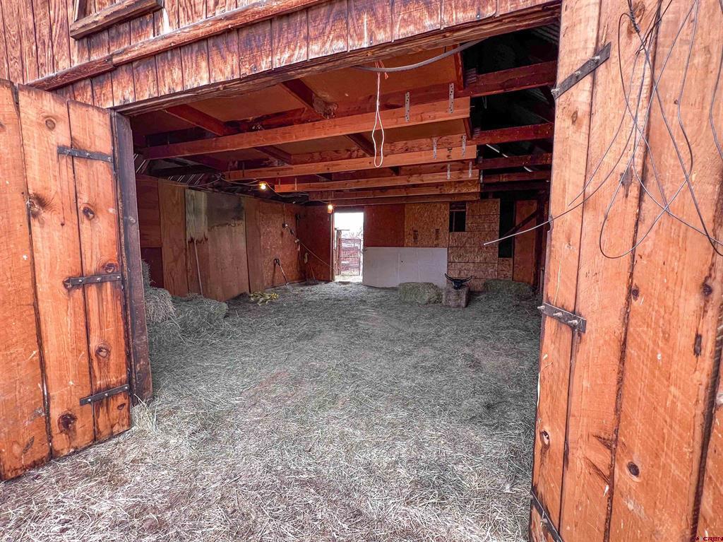 832562 Property Photo 36