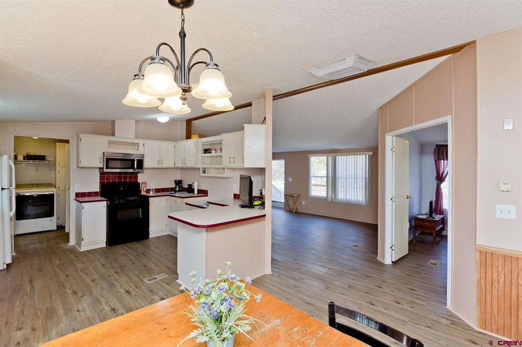 832595 Property Photo 32