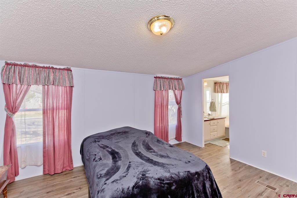 832595 Property Photo 36