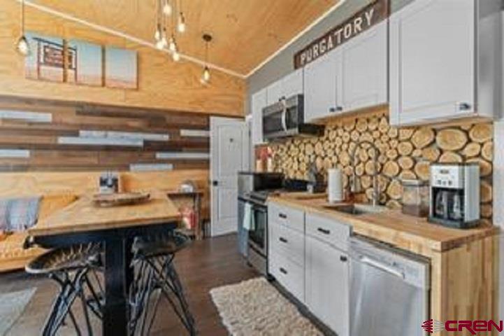 48721 N Highway 550 Property Photo 8