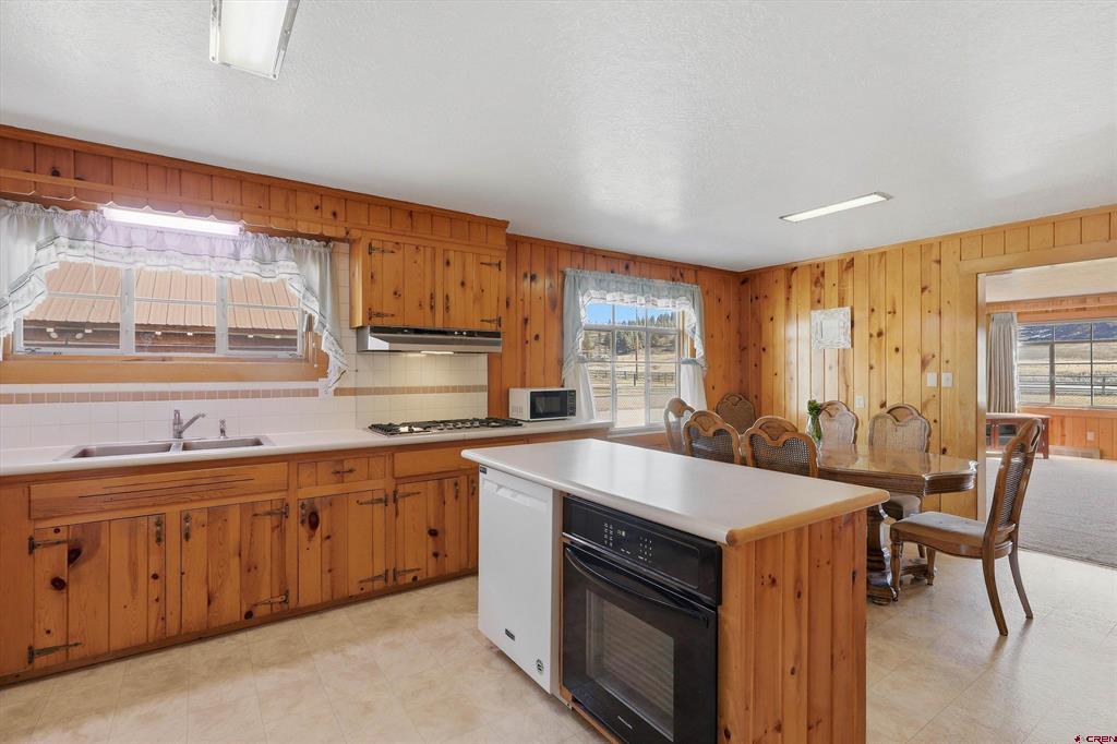 2520 E Highway 160 Property Photo 12