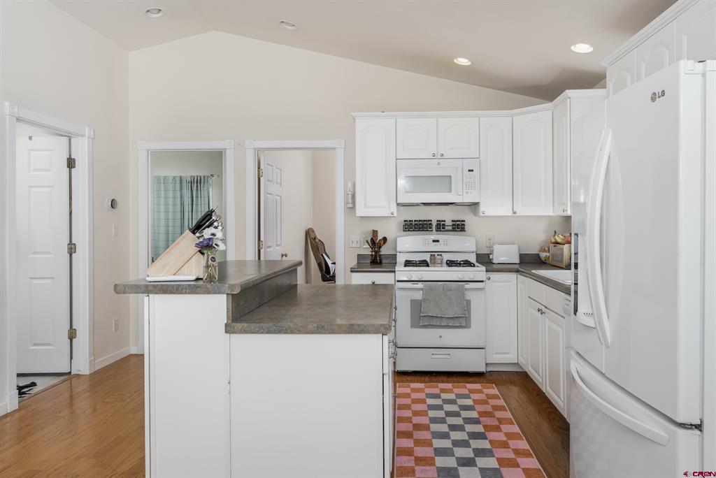 460 E Valley View Drive Property Photo 6