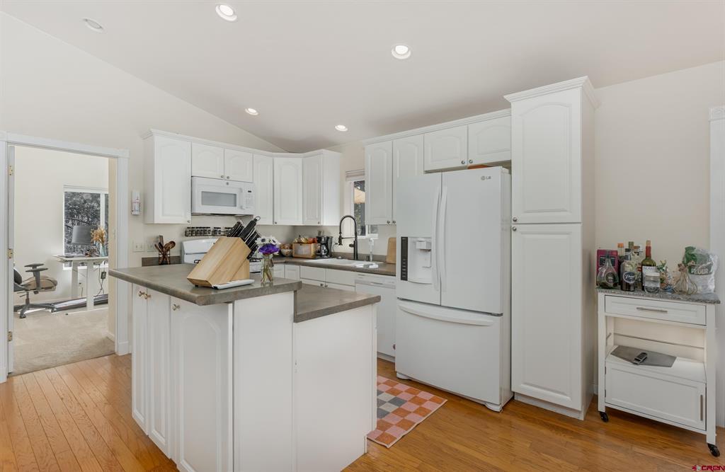 460 E Valley View Drive Property Photo 8