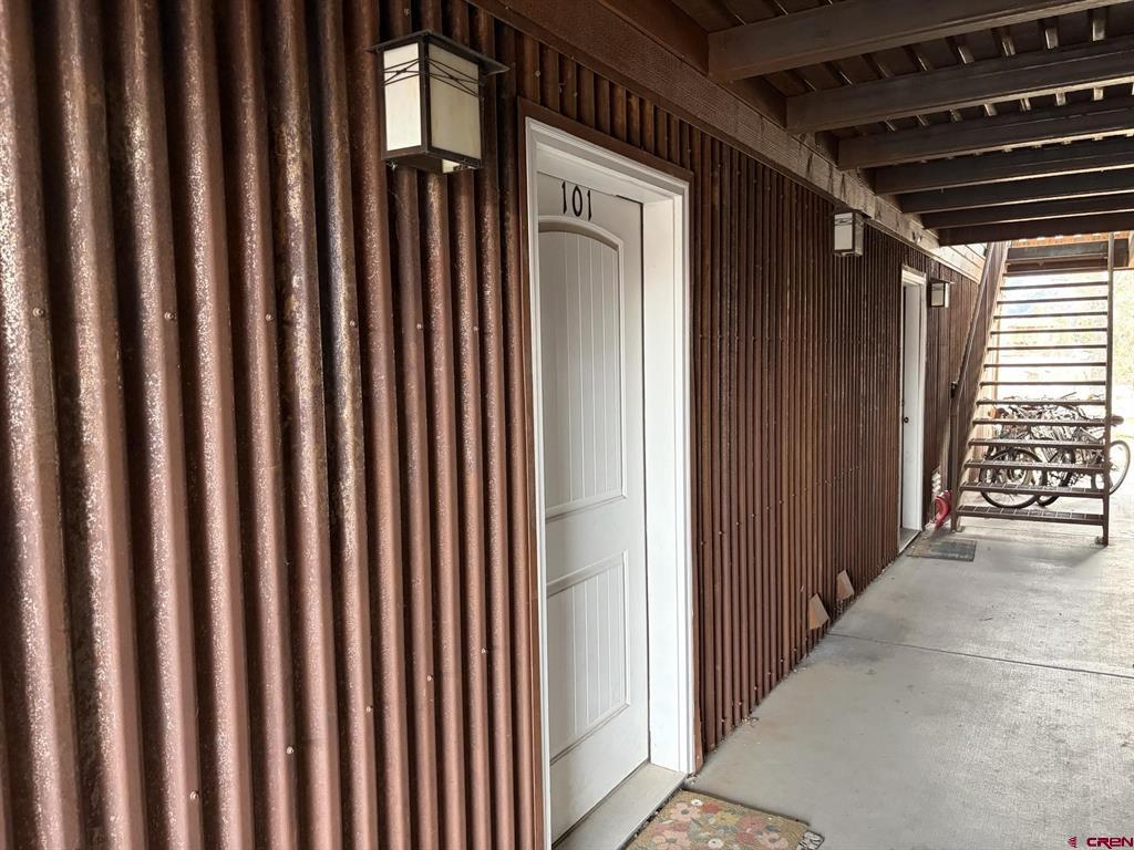 520 Redcliff Circle Property Photo 3