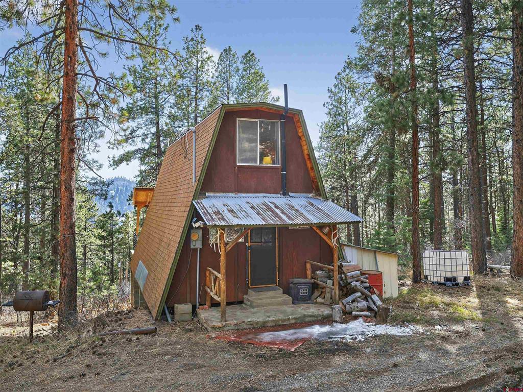 923 Groves Drive Property Photo 1