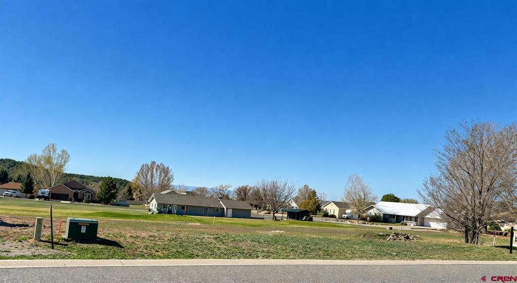 940 Se Fairway Drive Property Photo 3