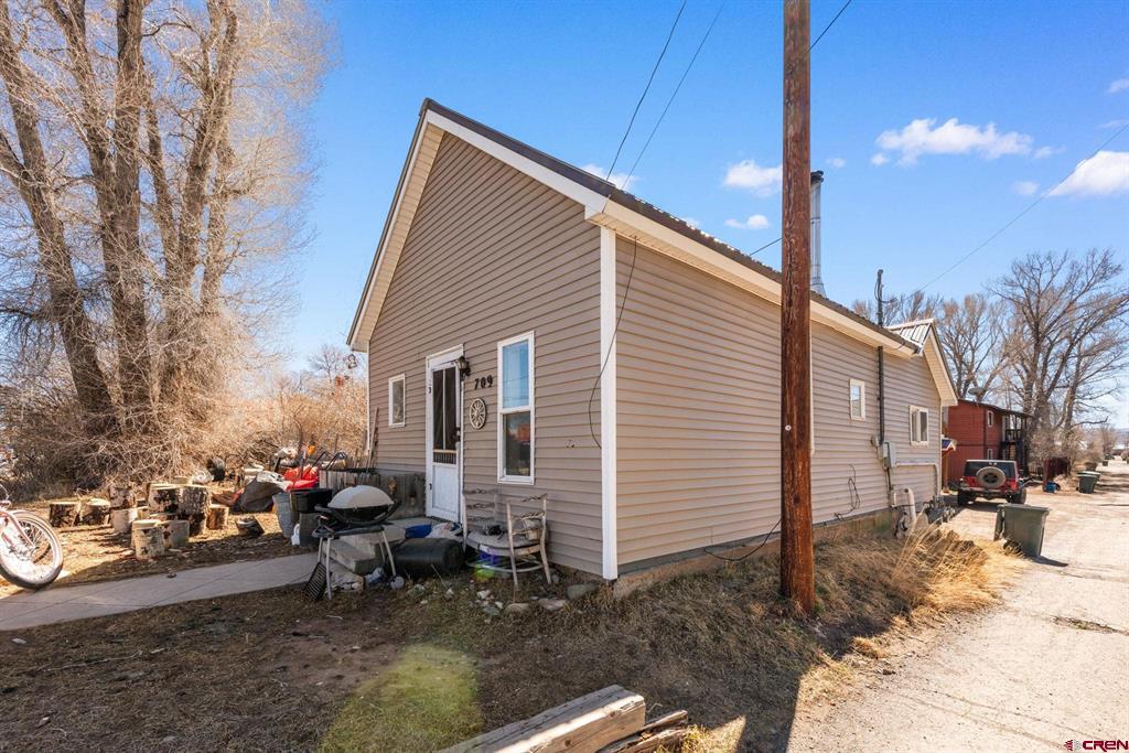 709 W New York Avenue Property Photo 45