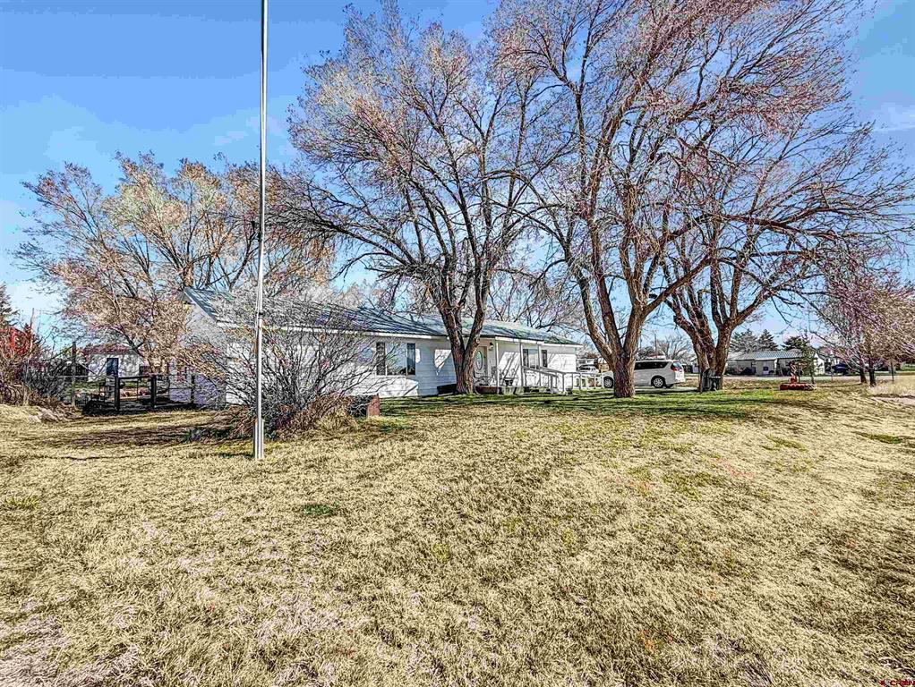 412 W 1st Street Property Photo 1
