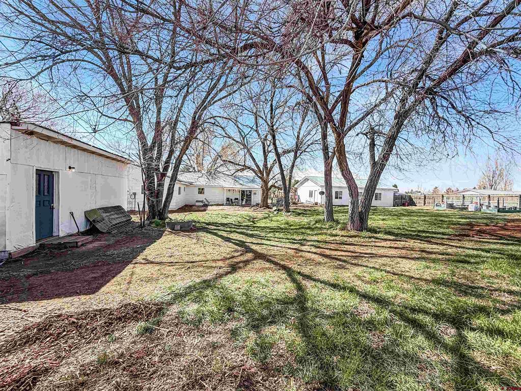 412 W 1st Street Property Photo 32