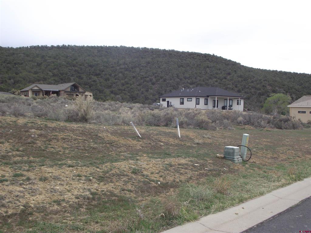 735 Se Pinyon Street Property Photo 3