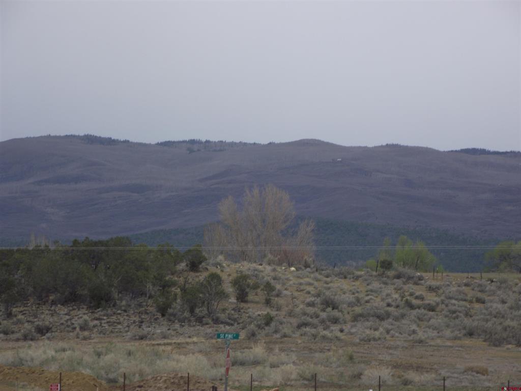 735 Se Pinyon Street Property Photo 6