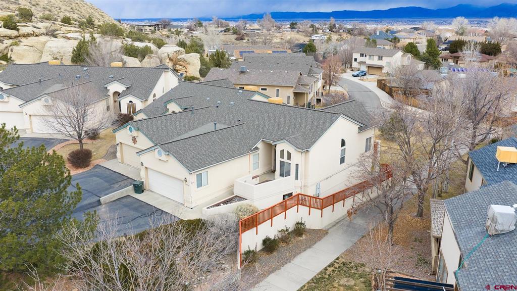 405 Sand Cliff Court Property Photo 3