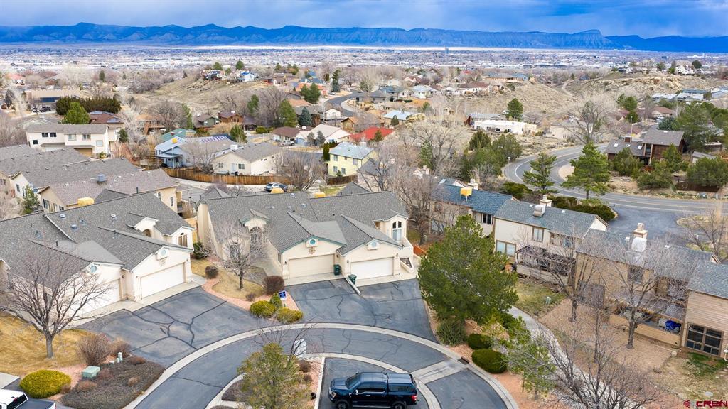 405 Sand Cliff Court Property Photo 4