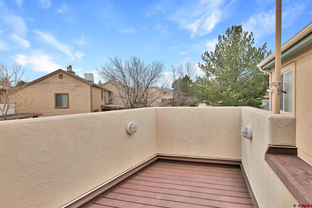 405 Sand Cliff Court Property Photo 6