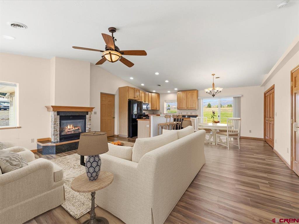 404 Se Birdie Circle Property Photo 4