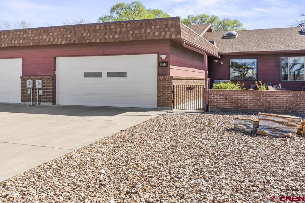 1043 Margo Court Property Photo 2