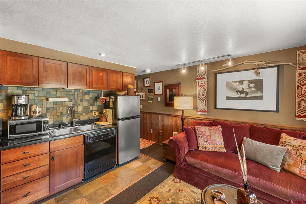 701 Gothic Road Property Photo 4