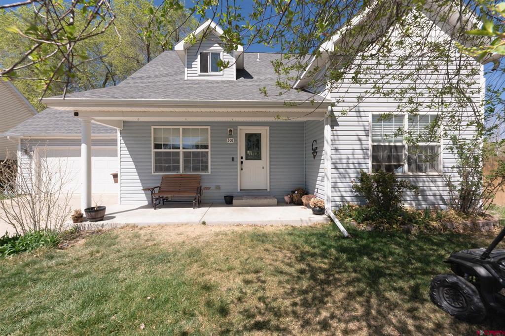 301 Colonial Court Property Photo 1