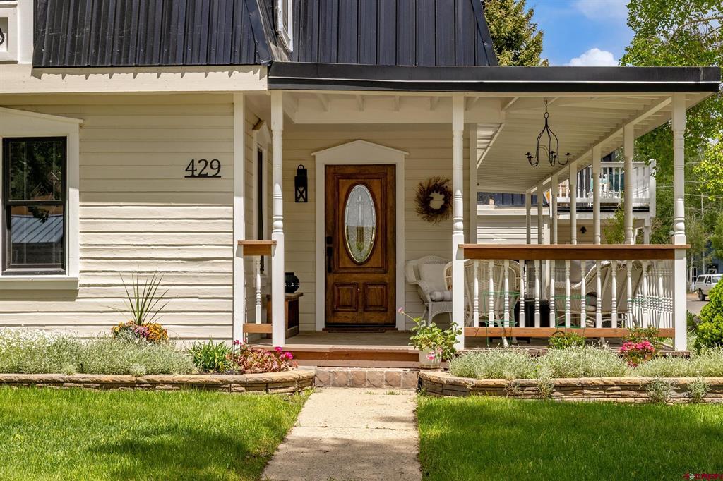 429 Whiterock Avenue Property Photo 4