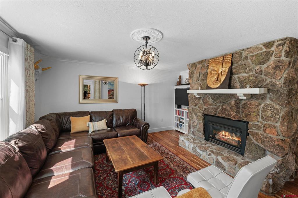 429 Whiterock Avenue Property Photo 9