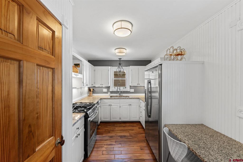 429 Whiterock Avenue Property Photo 16
