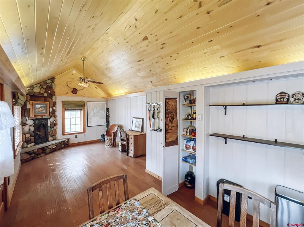 809 Silver St Property Photo 6