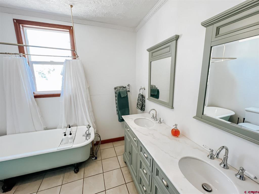 530 Silver Street Property Photo 17