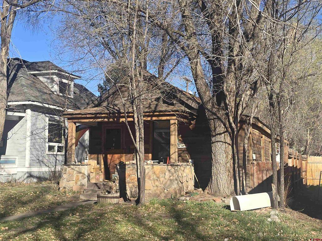 522 E 3rd Avenue Property Photo 2