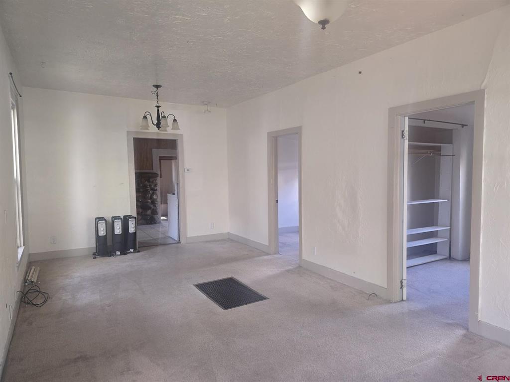 522 E 3rd Avenue Property Photo 25