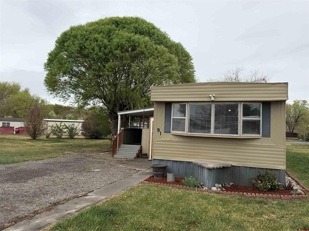 383 S Hillcrest Drive Property Photo 2