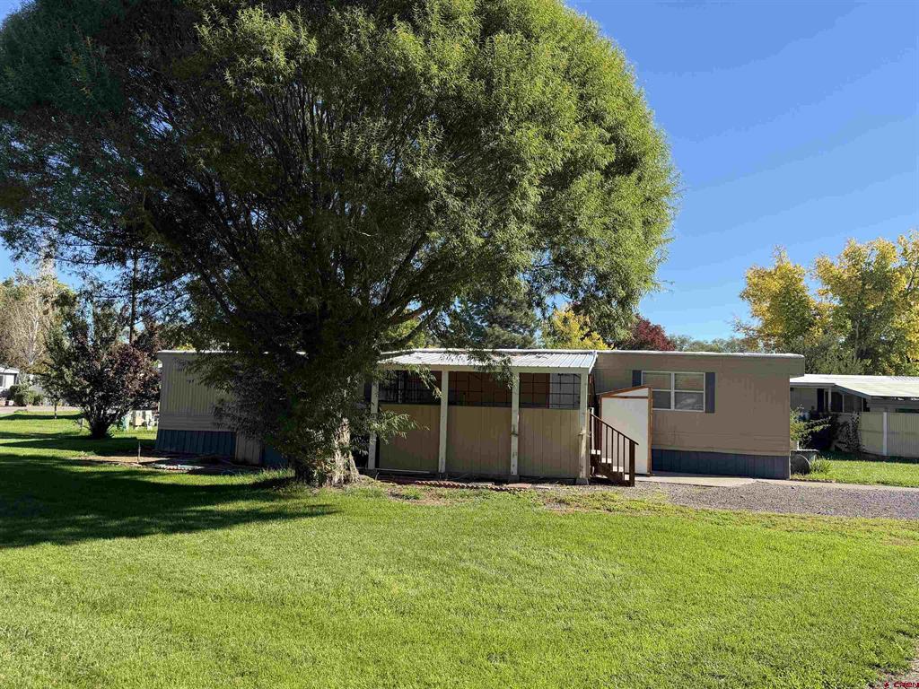 383 S Hillcrest Drive Property Photo 2